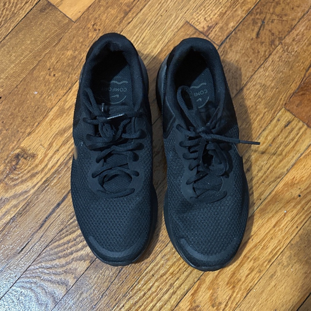 Nike Women's Black Sneakers